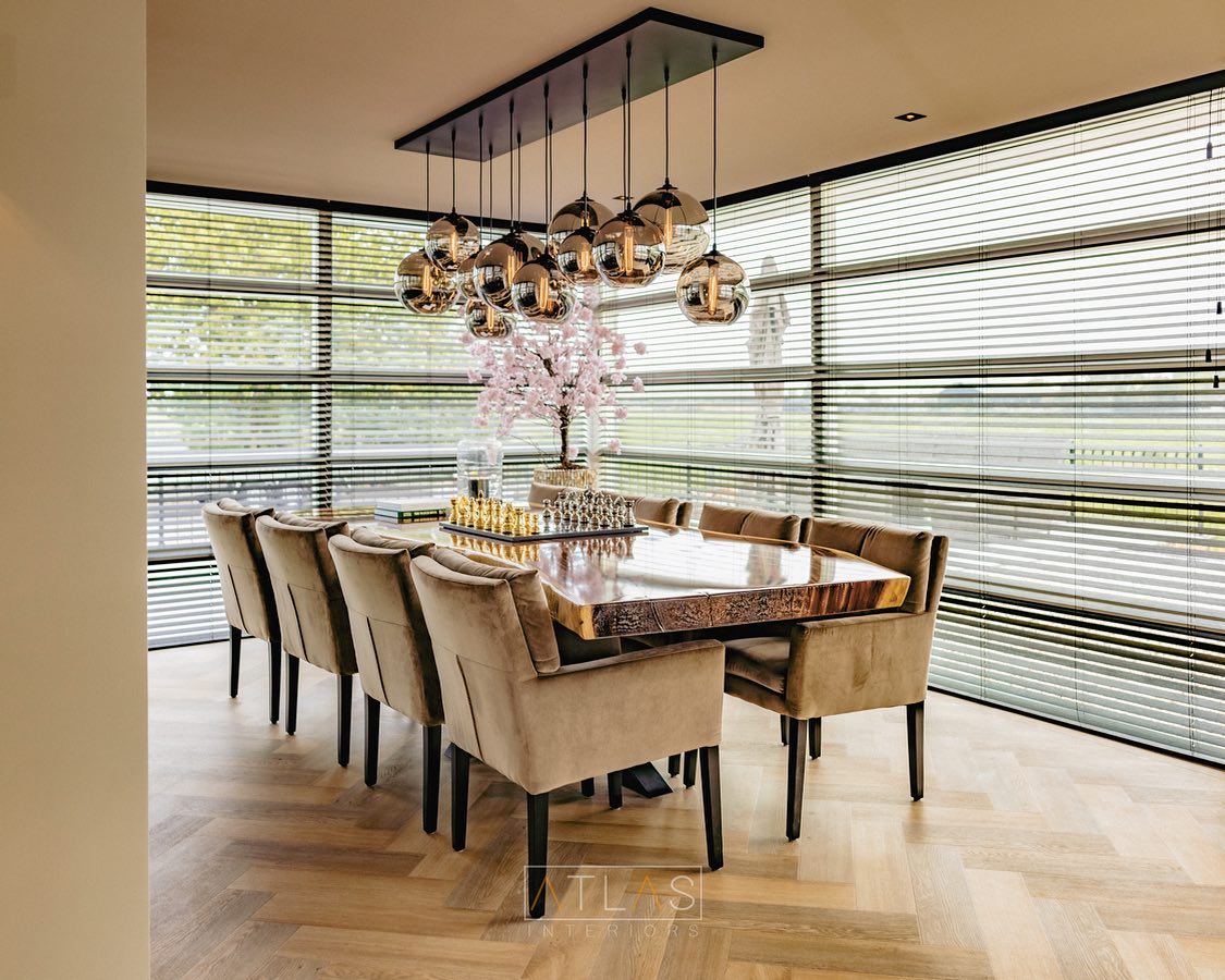 Atlas Interiors eetkamer – detail stoel en tafelblad